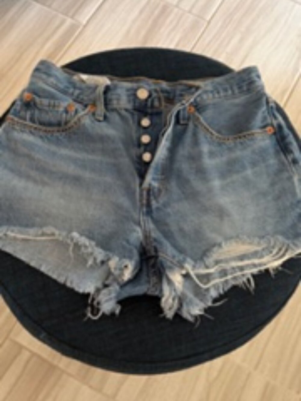 Levi's 501 denim shorts - Size 27
